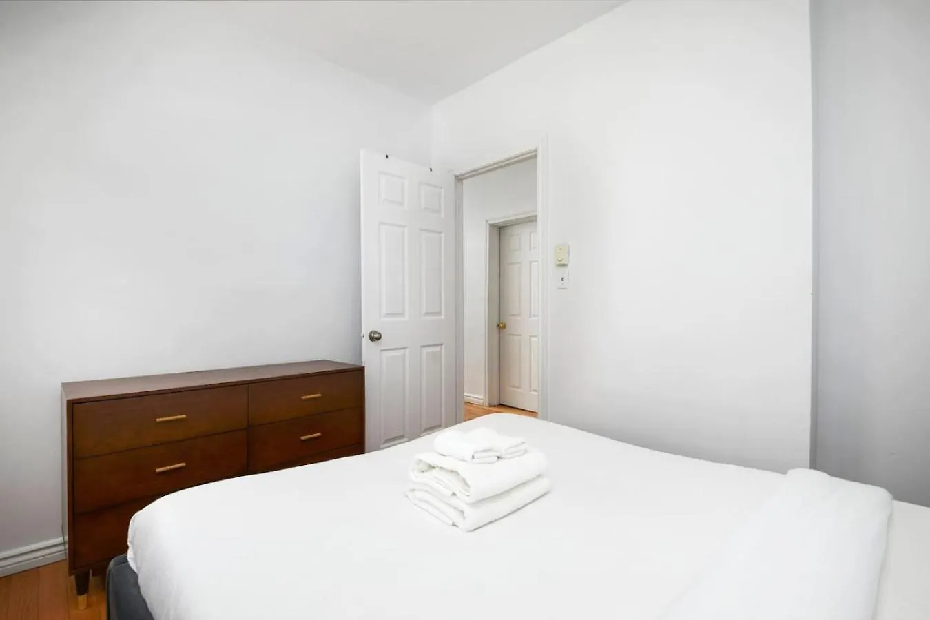 Prime Location Gorgeous 4Br Downtown Mtl Zj2 Apartment Montreal 0*,  Canada