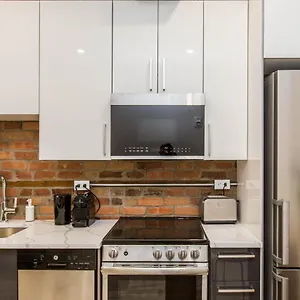 Apartment Lofts Du Parc Lahaie, Montreal