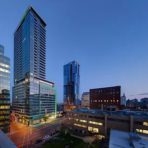 & - Centre-ville Ouest By Ihg Отель