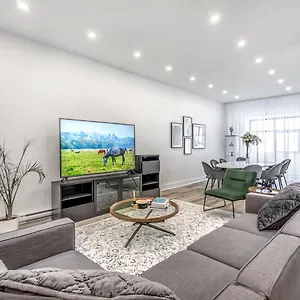 Apartment Spacious 5-bed Oasis In The Heart Of Downtown-5 Min To Bell Center, Free Parking, Montreal