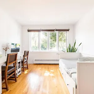 Apartment Bright Riverfront 3-bedroom, Montreal