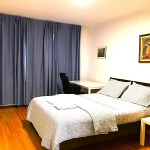 Big Private Midmontreal Next To Station Metro - Parking Free Habitación en casa particular