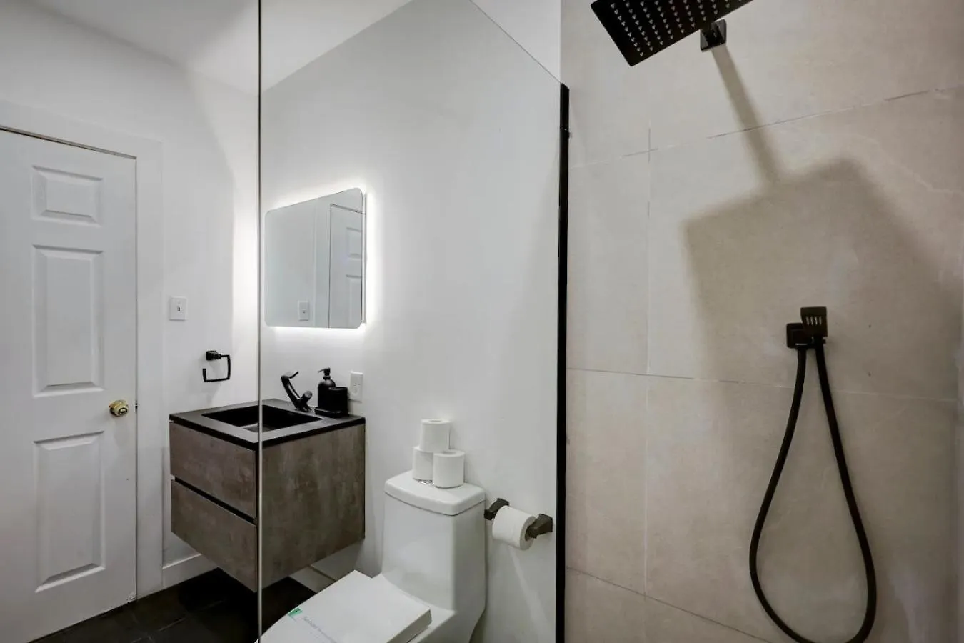 شقة Prime Location Gorgeous 4Br Downtown Mtl Zj2 مونتريال كندا